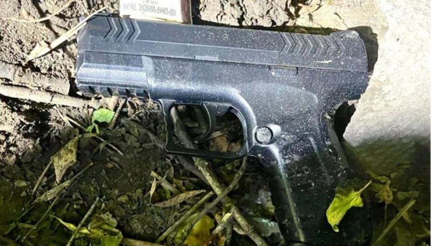 Пневматичний пістолет, вилучений правоохоронцями у підозрюваного
