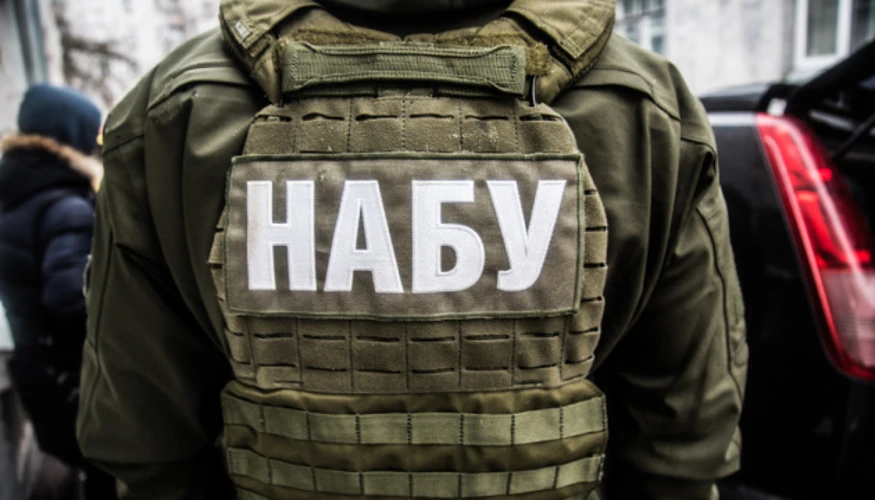 Невідомі чоловіки з аудіозаписів НАБУ обговорюють гроші, «чотири мішки» та Офіс Президента