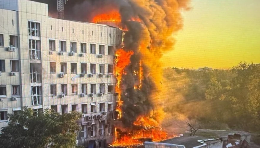 Пошкоджена адмінбудівля ДТЕК Павлоградвугілля у Павлограді після влучання безпілотника 1 жовтня 2026 року