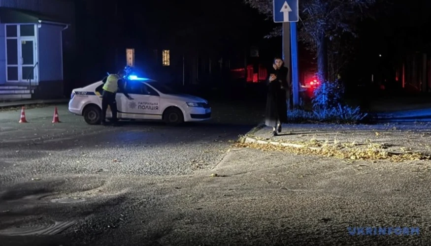 Озброєний чоловік, якого затримували під час спецоперації в Кропивницькому (за підписом фото Суспільне Кропивницький)