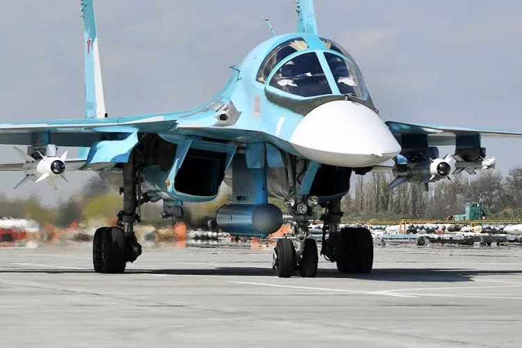 Ілюстративне фото російського бомбардувальника Су-34 на аеродромі