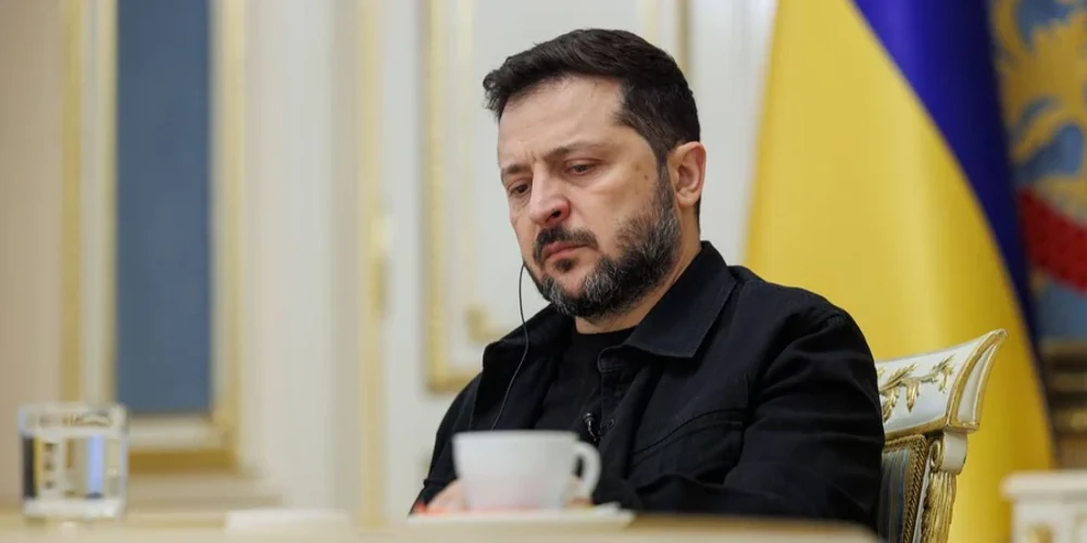 Володимир Зеленський під час інтерв'ю Corriere della Sera на тлі публікації фрагмента в Telegram президента